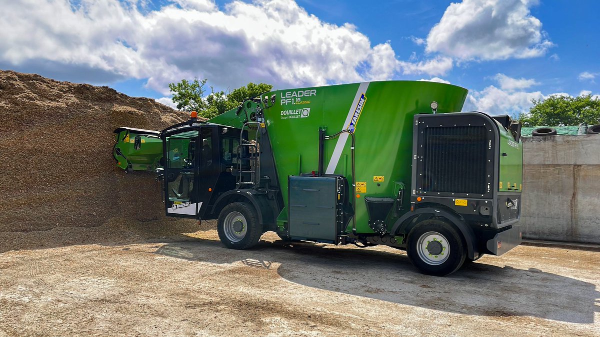 Faresindustries's tweet photo. Two French farms welcomed their new 16m³ Leader PF Classic single-auger #mixerwagon. With their low height and narrow track axles, these mixerwagons have been designed to adapt to the needs of smaller barns, offering maximum practicality without compromising on performance. https://t.co/KDDCwePx5h
