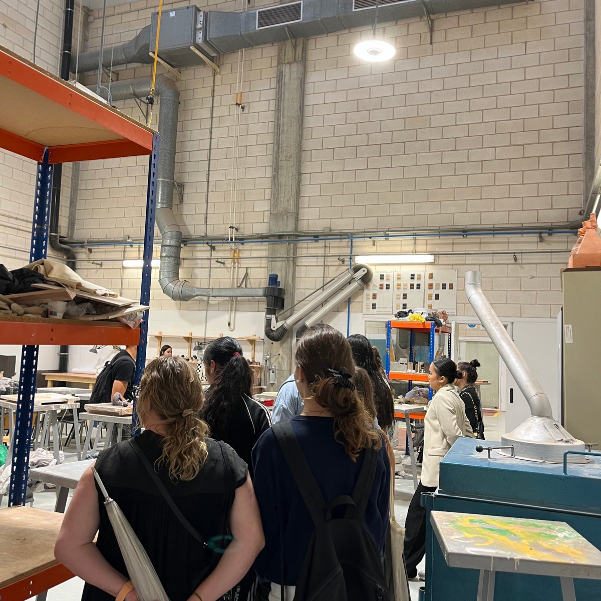 📚 ¡Hoy recibimos la visita del IES La Canyada ! 📚

A pesar de que la lluvia interrumpió nuestra visita, logramos descubrir la universidad y sus increíbles talleres. 🌧️

#Culturaupv #Museusupv #Patrimonio #PatrimonioCultural #PatrimonioUniversitario #Universidad 
@ieslacanyada