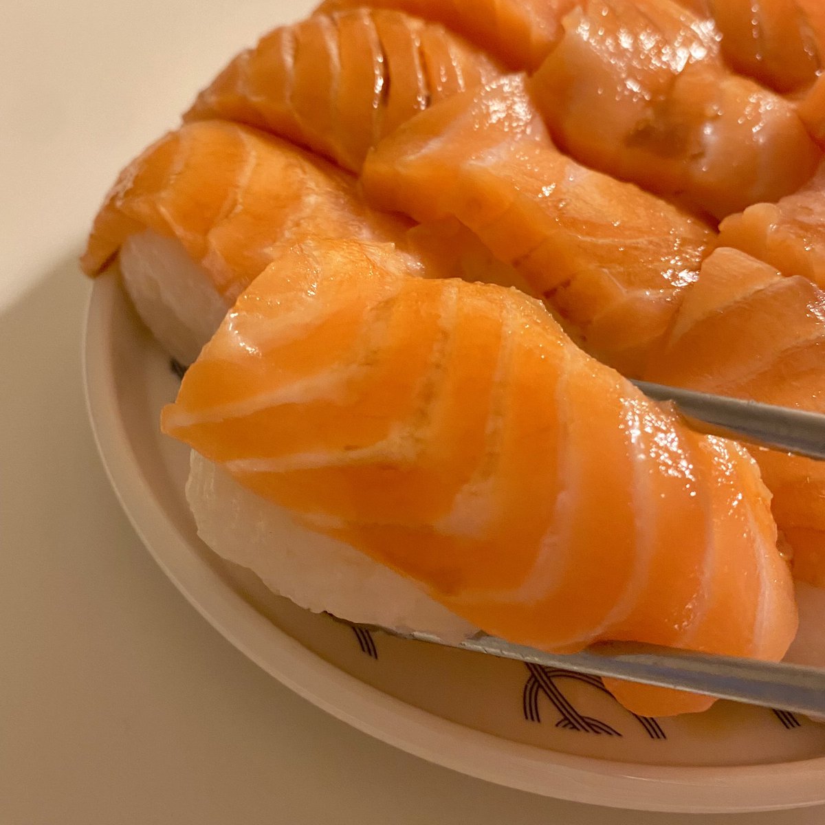 eattwomeals's tweet photo. 연어초밥 https://t.co/Hn1IfRvqUS
