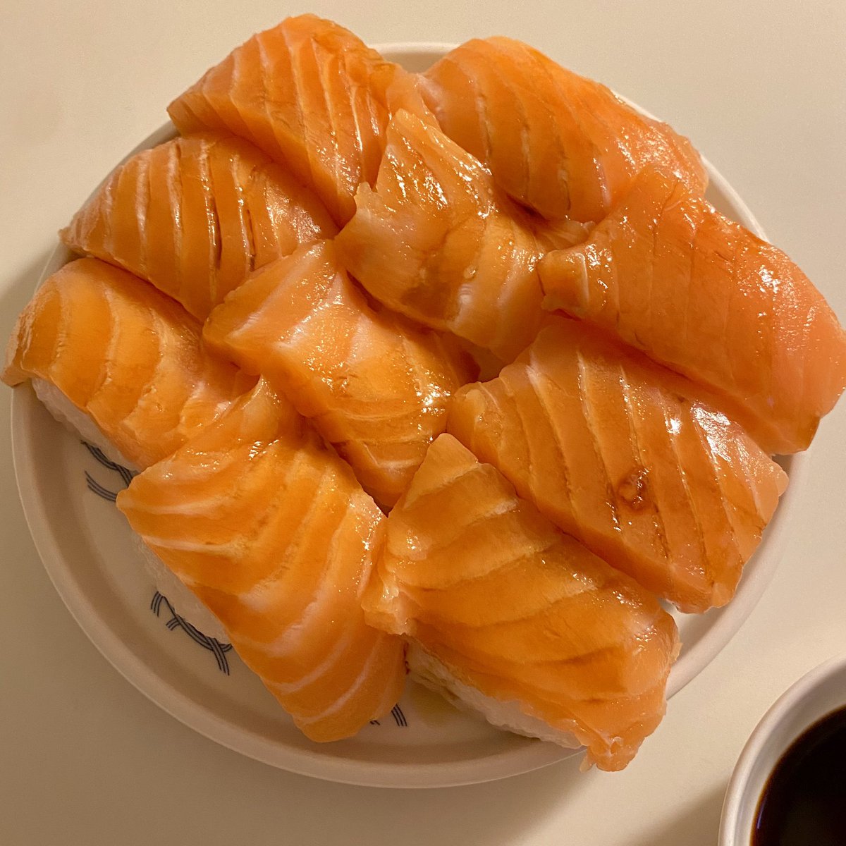 eattwomeals's tweet photo. 연어초밥 https://t.co/Hn1IfRvqUS