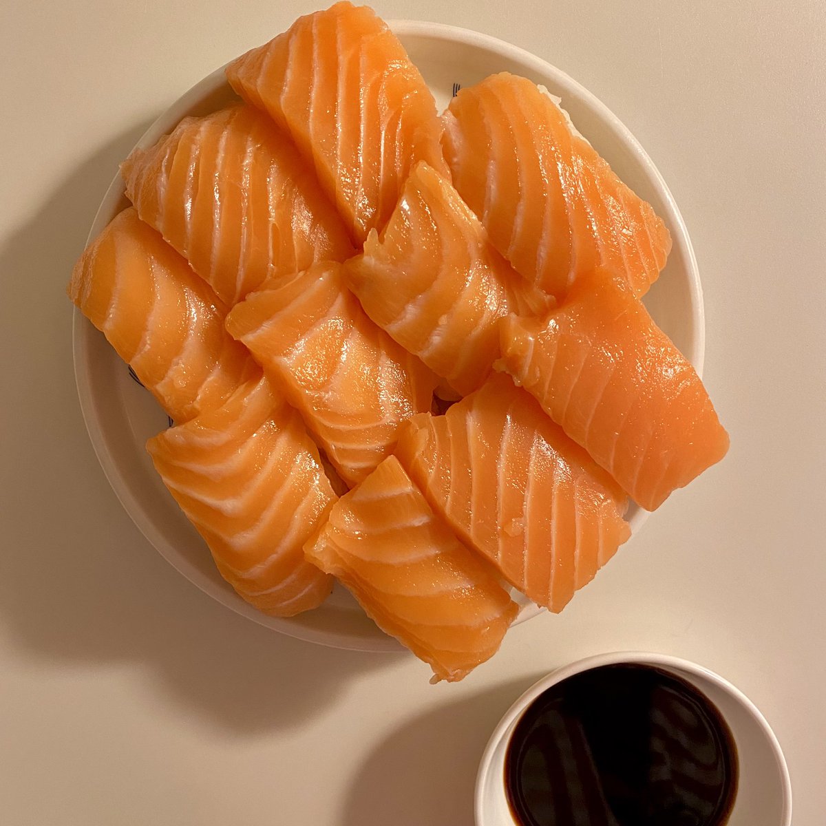eattwomeals's tweet photo. 연어초밥 https://t.co/Hn1IfRvqUS