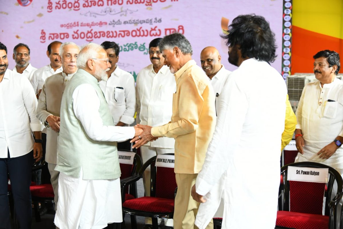 JaiTDP's tweet photo. ఆంధ్రప్రదేశ్ లో స్వర్ణశకం ఆరంభమైంది. ప్రజలకు బంగారు భవిష్యత్తును ఇచ్చే నారా చంద్రబాబు నాయుడు గారి పాలన మొదలైంది. భారత ప్రధాని, సినీ, రాజకీయ ప్రముఖుల సమక్షంలో...  కోట్లాది ప్రజలు సంబరంగా చూస్తుండగా చంద్రబాబు గారు నాలుగోసారి ముఖ్యమంత్రిగా ప్రమాణస్వీకారం చేసారు
#KutamiTsunami 
#NaraChandrababuNaidu 
#ChandrababuNaiduAneNenu 
#AndhraPradesh