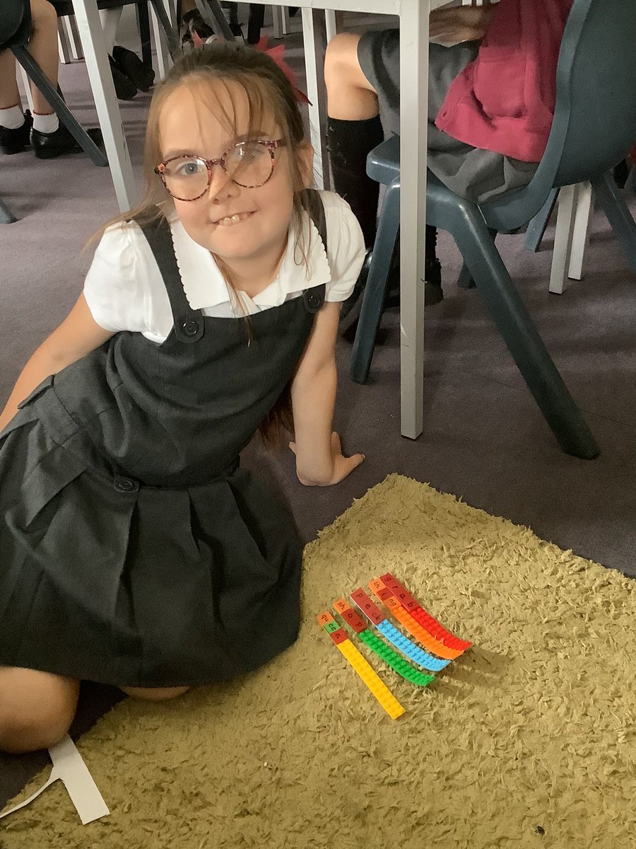 FHuntStAnnes's tweet photo. Today we used our sounds to segment words in order to spell them. Great sound recognition. @StAnnes_EHS @DMartinStAnnes #wearestannes https://t.co/ltTeROQezO