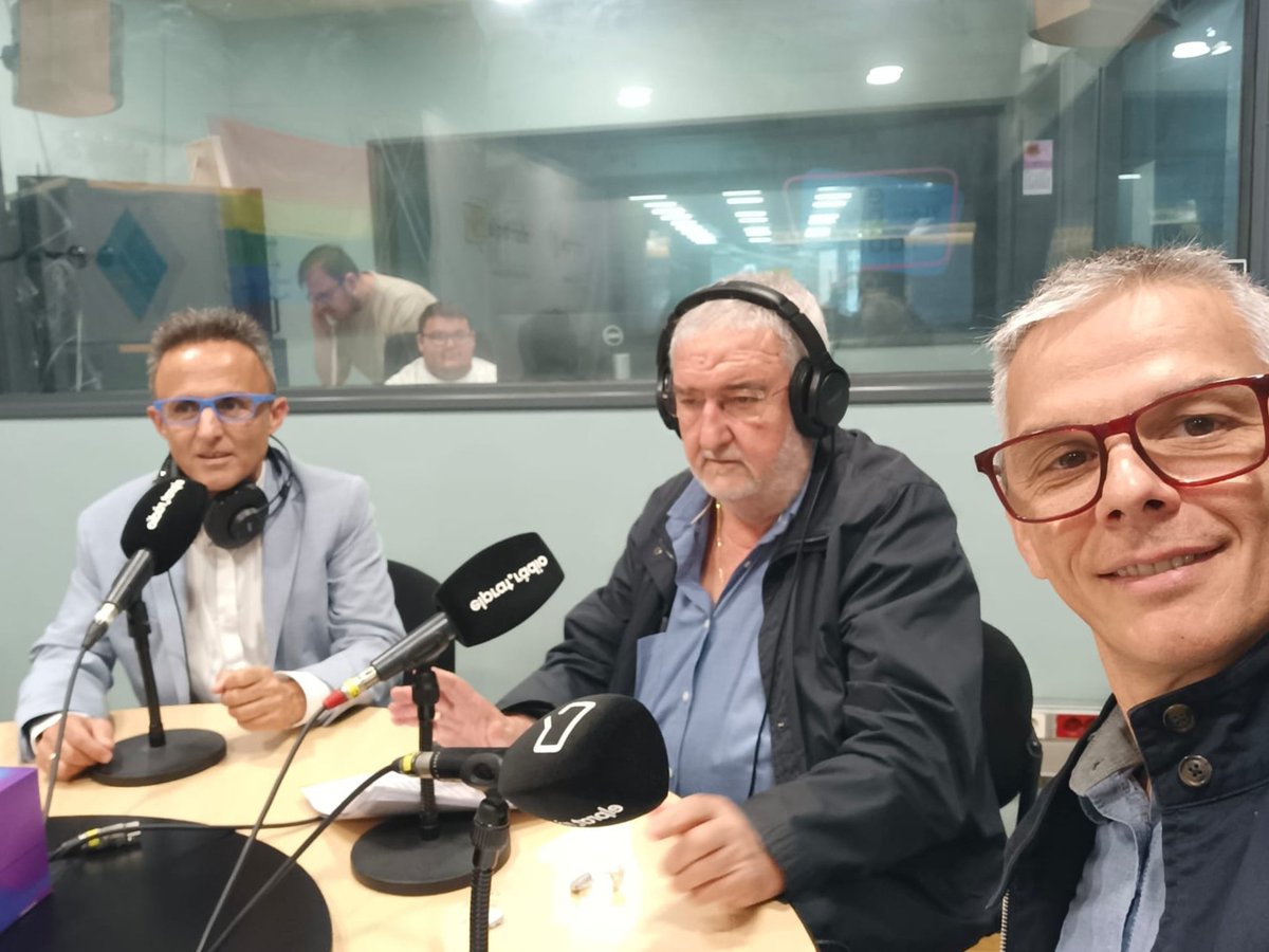 El Prat Empresarial (@empresesdelprat) on Twitter photo 🎉 Tot a punt per a la 4a Nit Empresarial del Prat de Llobregat - Premis Vicente Baltasar
📻 Avui, a <a href="/elpratradio/">elprat.ràdio</a> , Llorenç Godé, Sergi Bonillo, i David Pugés, han parlat sobre la gran nit que ens espera
🚀Una vetllada de talent i èxit, a partir de les 20h a l'<a href="/EmilioSanchezBn/">Emilio Sánchez Academy Bcn</a> 🎉 Tot a punt per a la 4a Nit Empresarial del Prat de Llobregat - Premis Vicente Baltasar
📻 Avui, a <a href="/elpratradio/">elprat.ràdio</a> , Llorenç Godé, Sergi Bonillo, i David Pugés, han parlat sobre la gran nit que ens espera
🚀Una vetllada de talent i èxit, a partir de les 20h a l'<a href="/EmilioSanchezBn/">Emilio Sánchez Academy Bcn</a>