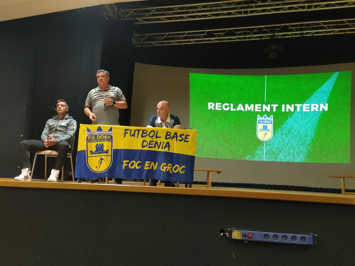 FUTBOLBASEDENIA's tweet photo. CAS👉Ayer hicimos asamblea con madres y padres de nuestros jugadores. Dimos información para la temporada 24-25 y al mismo tiempo recibimos propuestas para mejorar diferentes aspectos como la comunicación.
Se habló del coste de las matrículas. 
Reglamento
Gracias por venir https://t.co/j928i5LpDD