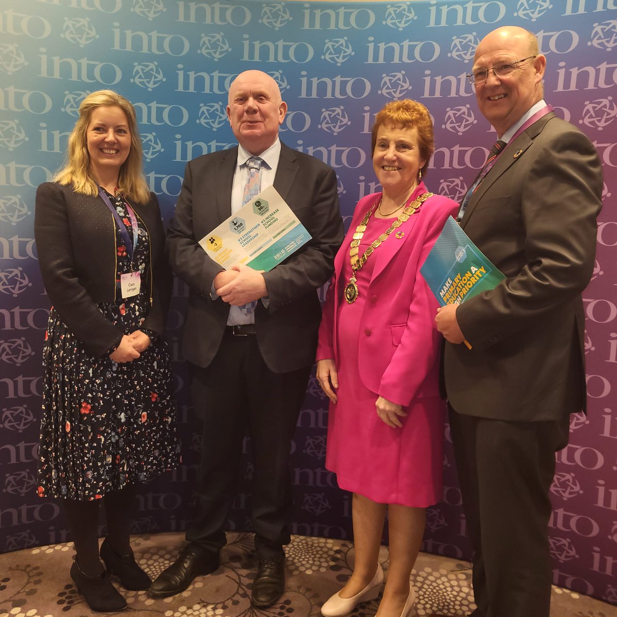 INTOnews's tweet photo. 📢Did you know that smaller class sizes can significantly improve student outcomes? Let’s push for a 2-point reduction in primary school class sizes this Budget 2025! Together, we can make a difference. #SmallerClassSizes #INTOBudget25 @SenatorEMurphy @jackiecahillff https://t.co/d4d8W6i1di