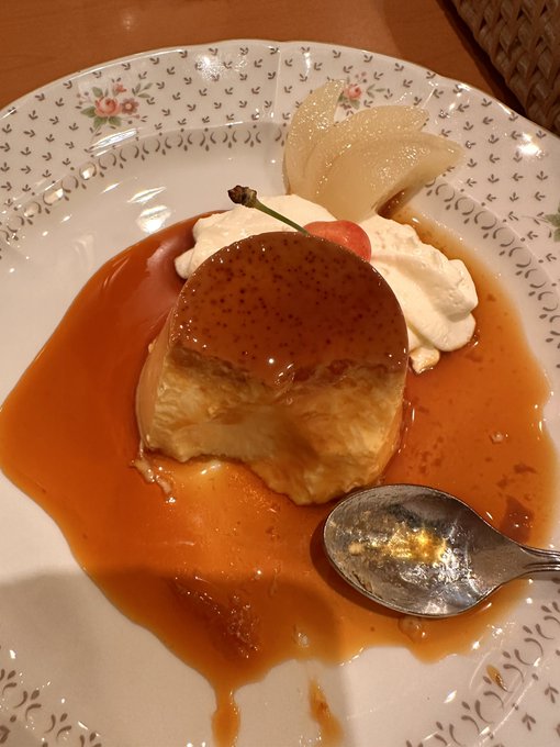 お、ふぉぉ!!
美味い! これは懐かしくも美味い、ずっしりした硬めプリン 