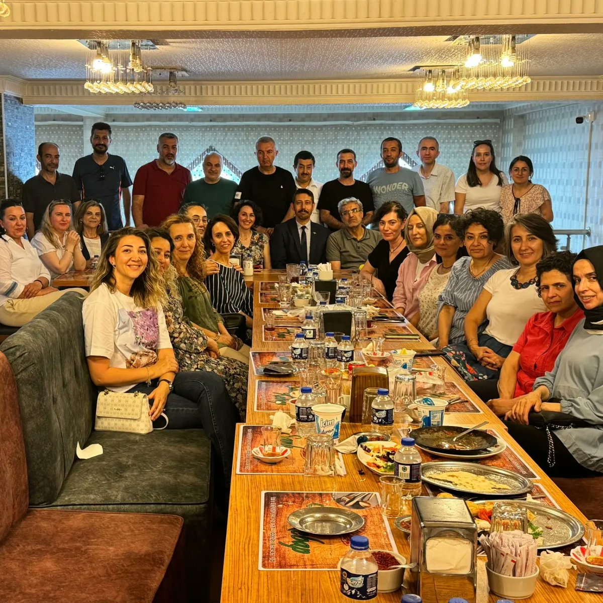 fatiherdogan79's tweet photo. Okulumuzdan tayini çıkan öğretmenlerimiz Nihan Köse ve Seyit Ahmet UZUN'a veda yemeği düzenledik.  Okulumuzda çalıştığı süre içerisinde gayretli ve başarılı çalışmalarından dolayı teşekkür eder, yeni görevlerinde sağlık, esenlik ve mutluluklar dilerim. BİZ BÜYÜK BİR AİLEYİZ. https://t.co/XnwjQwijoR