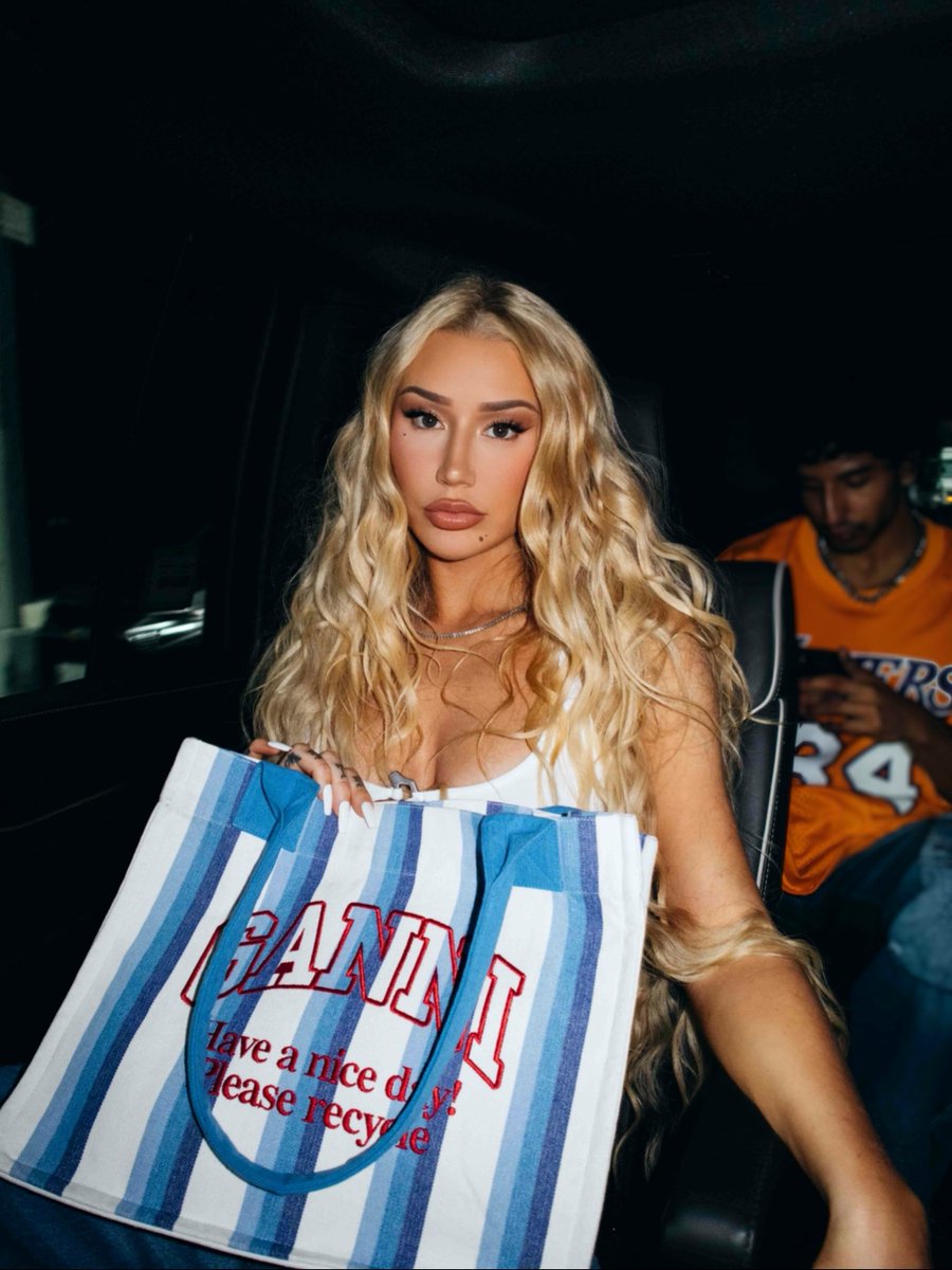 IGGY AZALEA tweet media