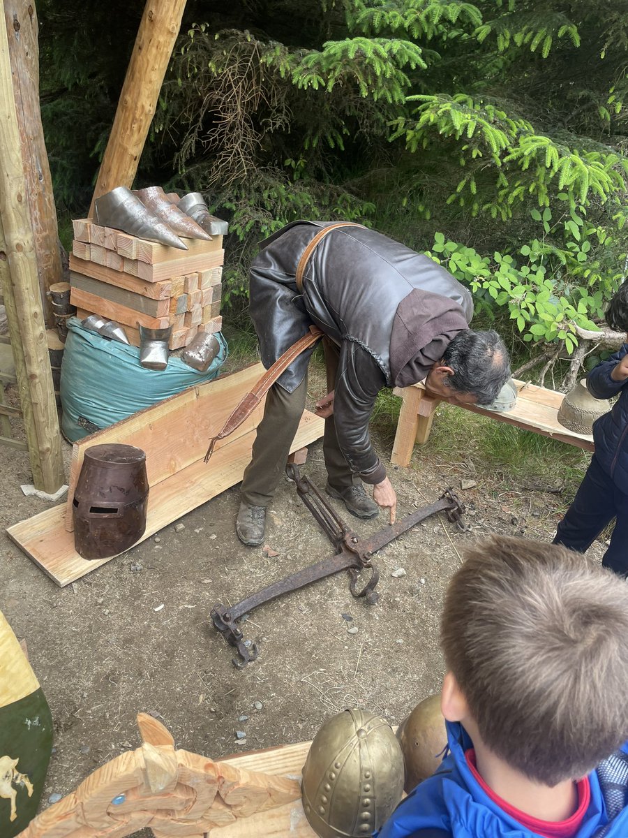 MsDodd6's tweet photo. Ancient weaponry and bush survival! 🔥 https://t.co/zi61FXNsqB