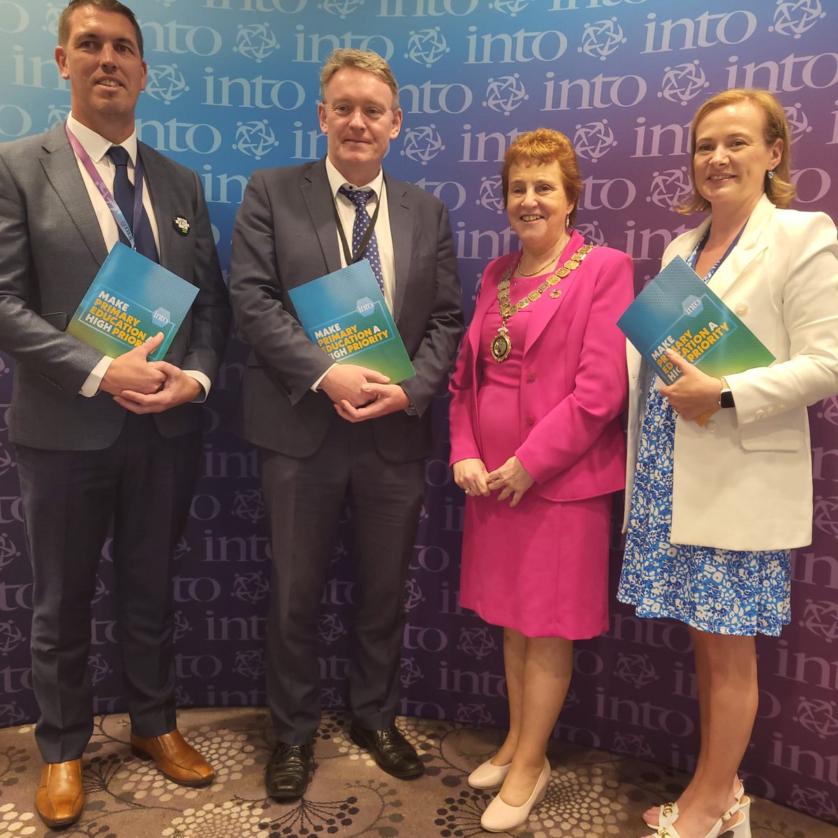 INTOnews's tweet photo. Strong leadership leads to better schools. We are advocating for the full reinstatement of 1,700 AP roles in primary schools. Let's put a stop to inadequate investment in school leadership teams. #InvestInLeadership #INTOBudget25 @davidstantontd @FineGael @campaign4carrig https://t.co/b36l5xNPdQ