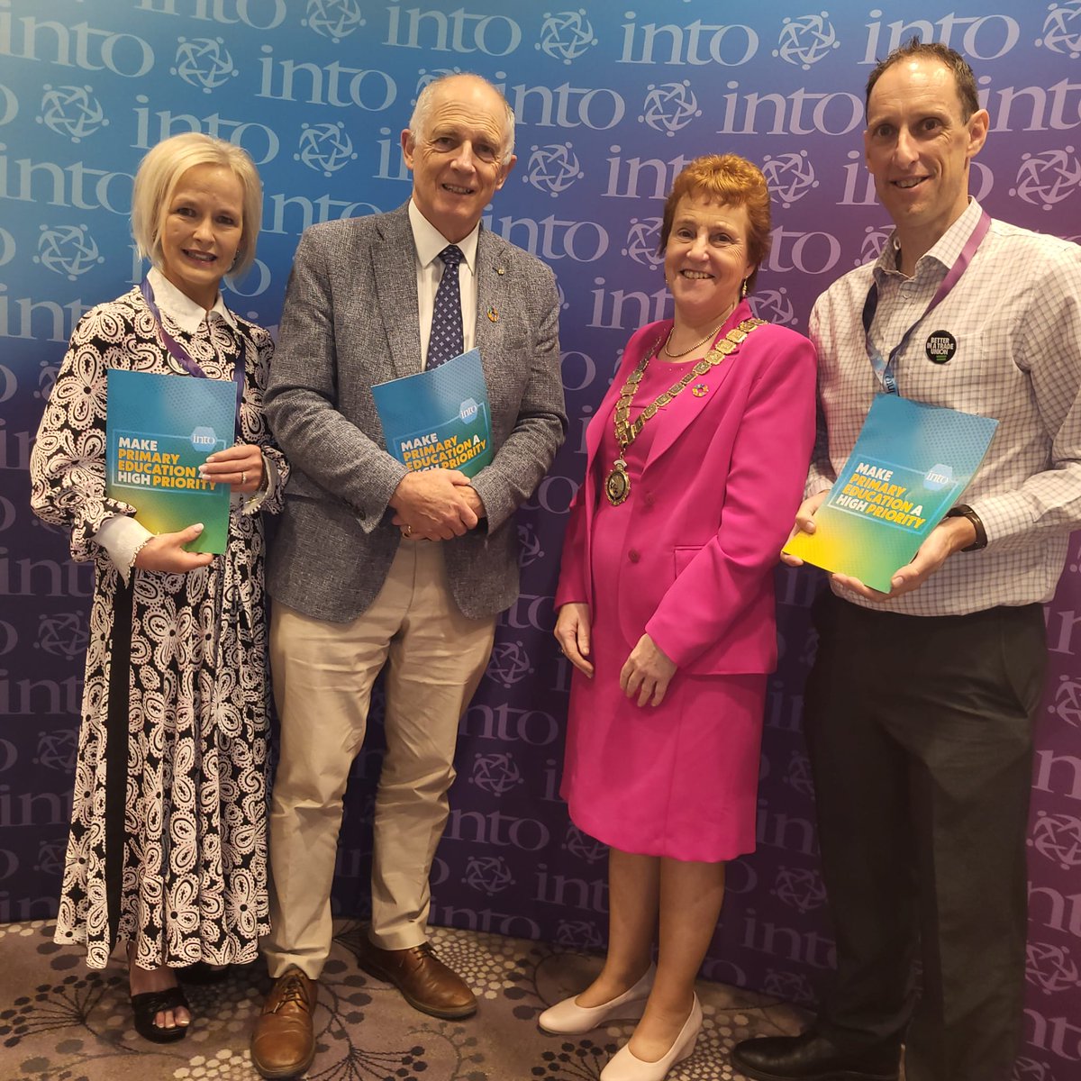 INTOnews's tweet photo. Strong leadership leads to better schools. We are advocating for the full reinstatement of 1,700 AP roles in primary schools. Let's put a stop to inadequate investment in school leadership teams. #InvestInLeadership #INTOBudget25 @davidstantontd @FineGael @campaign4carrig https://t.co/b36l5xNPdQ