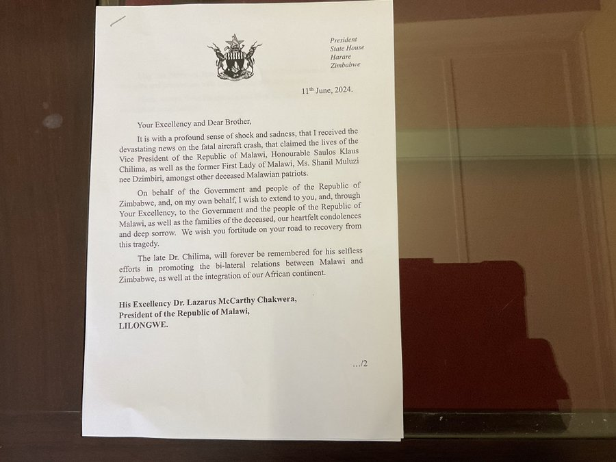 PaidamoyoMutsv1's tweet photo. President Mnangagwa consoles the people of Malawi following the death of that country's VP Chilima and others who perished in an aircraft crash... #MTSRIP https://t.co/Y13CmdZAvA