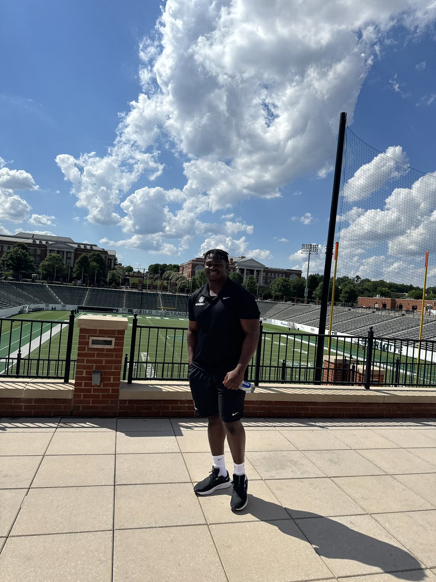 UEwole's tweet photo. Had a great time yesterday at the university of North Carolina at Charlotte, Thank you @NickDeckerDFO @NFLAcademy https://t.co/KxN1n2hL1f