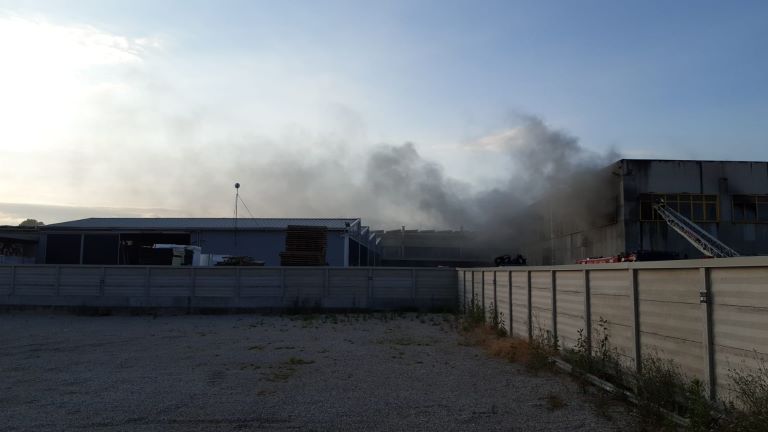 arpaveneto's tweet photo. #incendio a #Sandrigo (VI)
I primi risultati #Arpav del prelievo di aria con canister evidenziano solo a valle tracce di qualche inquinante organico tipico degli incendi
https://t.co/wFj3NS8rIL https://t.co/oqcvqwlGAY