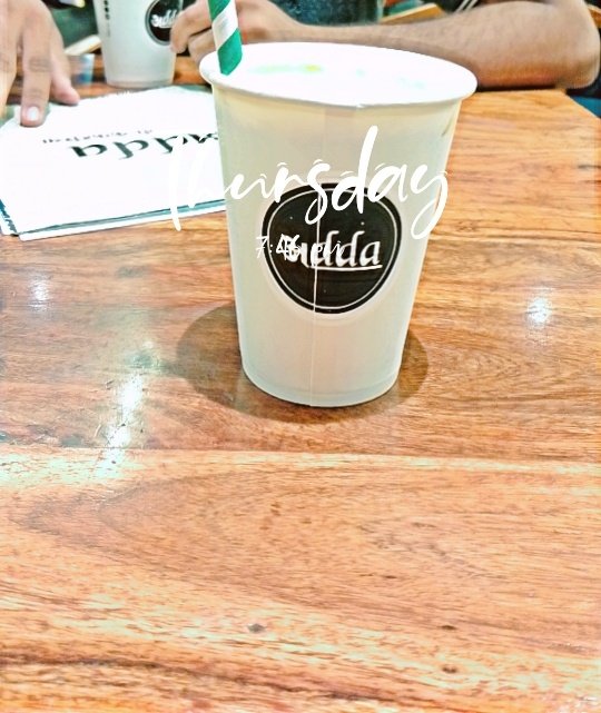 shrawansaran25's tweet photo. जयपुर की cold coffee 🤩🤠
#coldcofee
😋😋😍🤩 https://t.co/T26x74Y4nQ