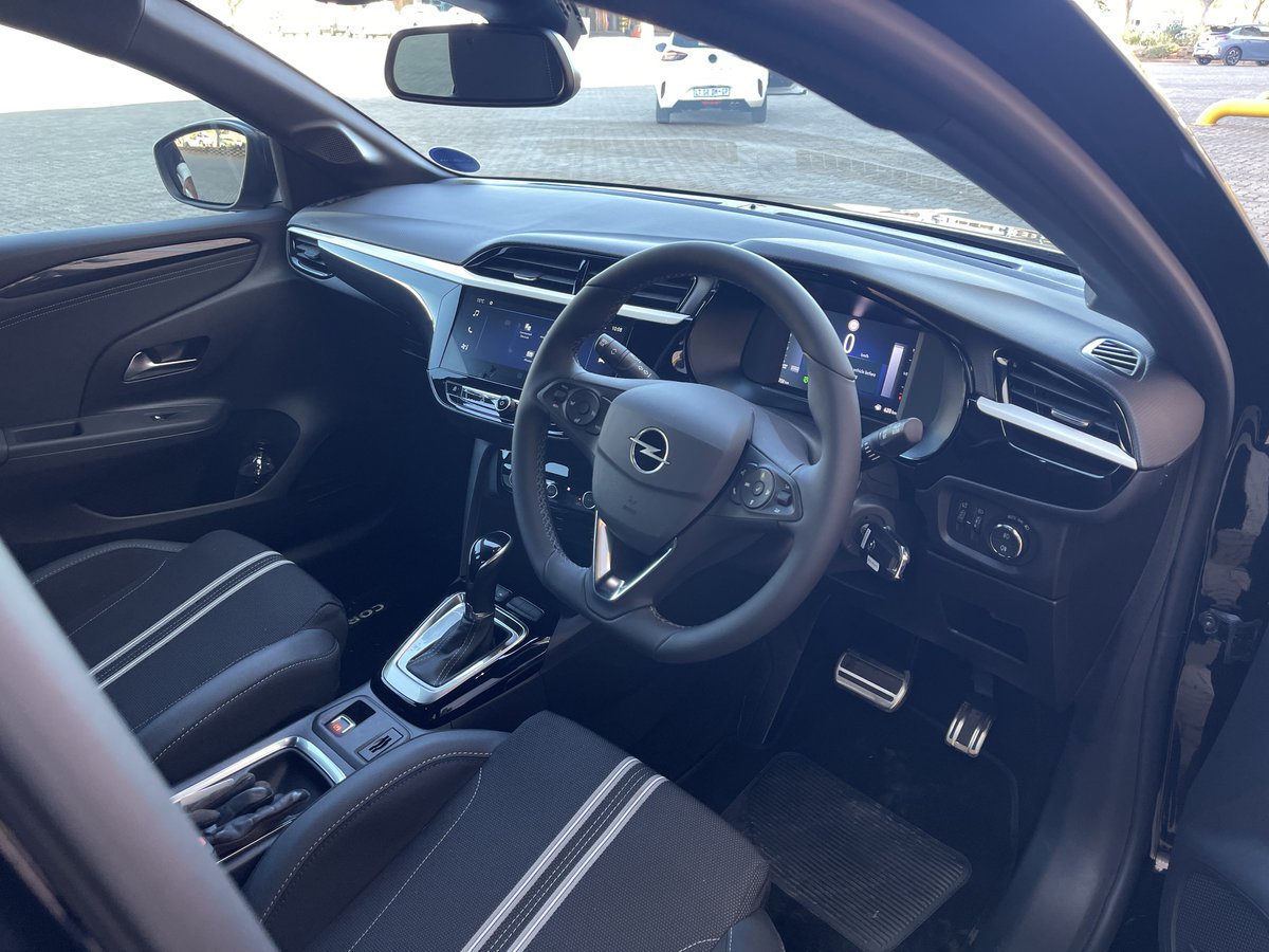 khuleonwheels's tweet image. We’re at the launch of the new Opel Corsa, and here’s a first look at the cool-looking hatch. Design highlights include the signature Opel Vizor fascia, LED headlights, new alloy wheels, and a two-tone roof and B-pillar. Inside, you’re…
#OpelSA #OpelCorsa #YesofCorsa