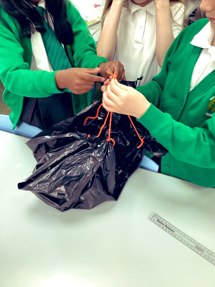 Meadowside_Pri's tweet photo. Y5s are exploring if the size of the parachute/the length of the string affects how long the parachute takes to fall. https://t.co/cLsbi12JvQ