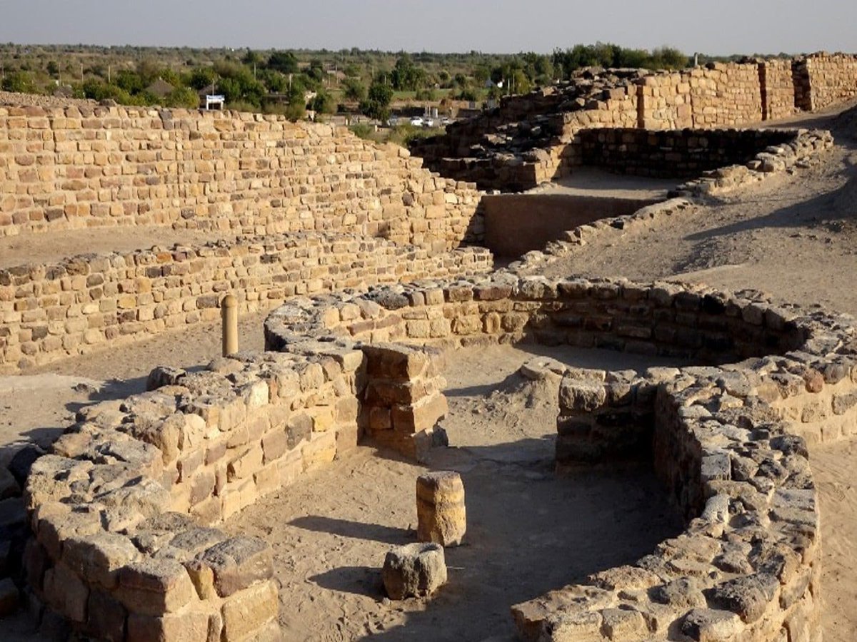 Pakistan Pyramids You probably haven't seen this place before, even though it's older ...