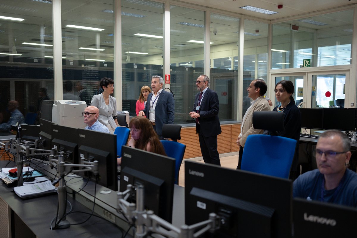 inclusiongob's tweet photo. 👥 La ministra @SaizElma ha visitado la Gerencia de lnformática de la Seguridad Social junto a su responsable, Carlos Escudero. 

👉 La GISS se encarga de los sistemas de tecnologías de la información y de las telecomunicaciones de la Seguridad Social https://t.co/IYKb5BR9ID