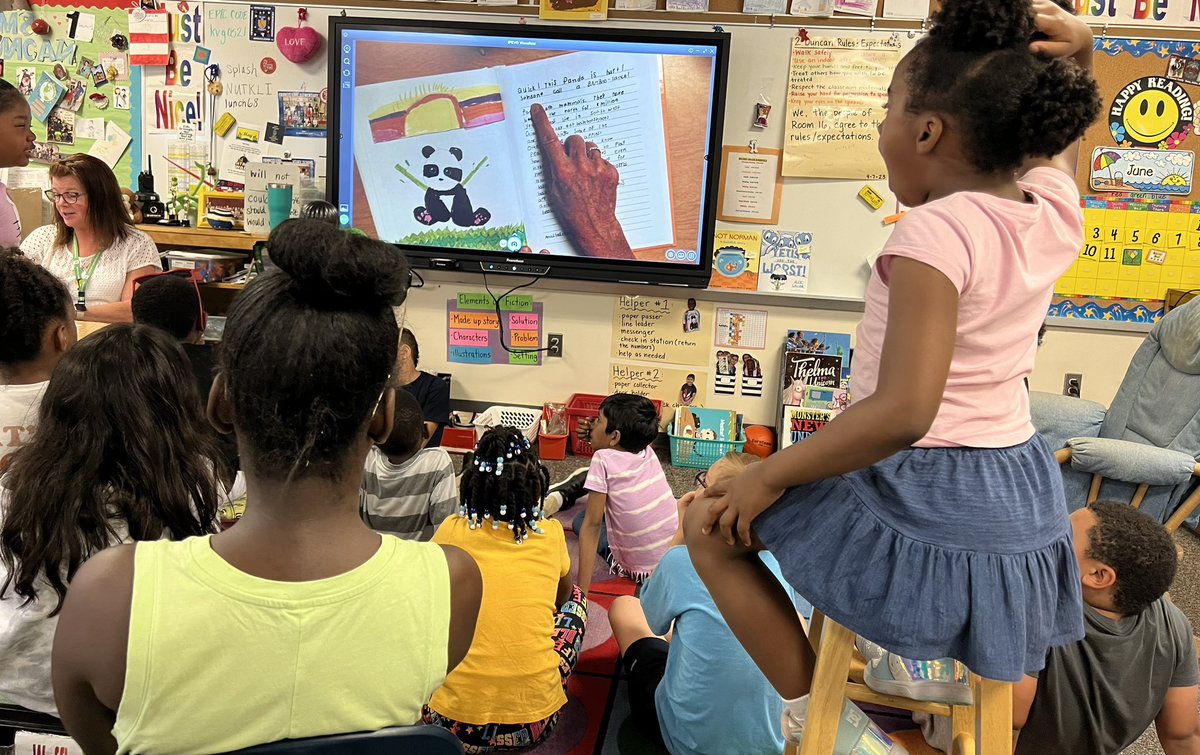 rittermack's tweet photo. Celebrated writing with an awesome class book in Mrs. Duncan’s 2nd grade class! #studentreasures #PDtakeaway #BelieveinEwing https://t.co/4SMPpGx4ld