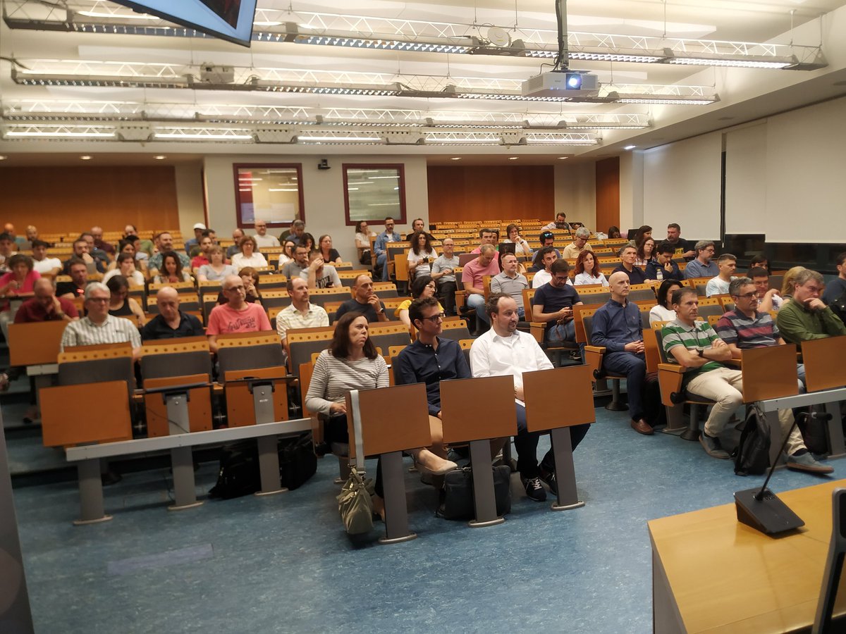 juliopachecoa's tweet photo. #ujilliurex en la @UJIuniversitat después del coffee break.
Hacia tiempo que no volvíamos a esta presencialidad. 
Gracias a los que lo hacéis posible https://t.co/QGceckydbl