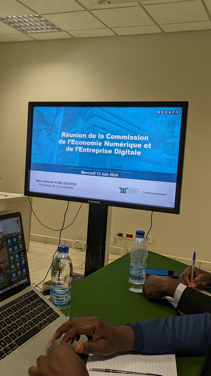 ...je participe à la réunion de la #CENED de la <a href="/Cgeci_Officiel/">CGECI - Le Patronat Ivoirien</a> en compagnie des acteurs du numérique de #CIV225...On évoque les actualités du secteur et j'en profite pour parler de <a href="/Francotech/">Francotech</a> , le Salon des Innovations en Français prévu le 4 octobre à Paris