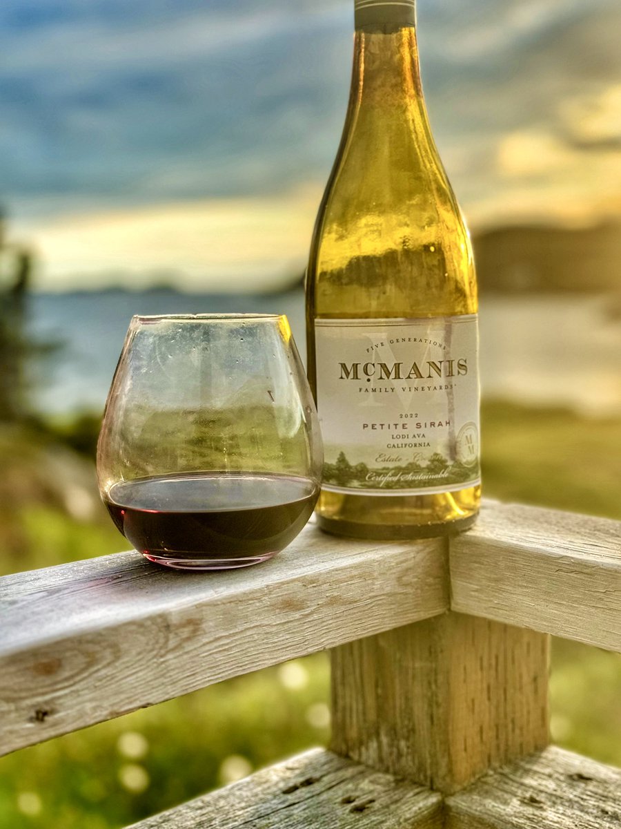 Amazing steaks and amazing view. The steaks were from Spring Meadow Farm, outstandingly good. Staying near <a href="/GoTwillingate/">Twillingate</a> enjoyed the steaks with a superb <a href="/McManisWines/">McManis Family Vyds</a> Petite Syrah <a href="/EdHenriet/">EdH</a>