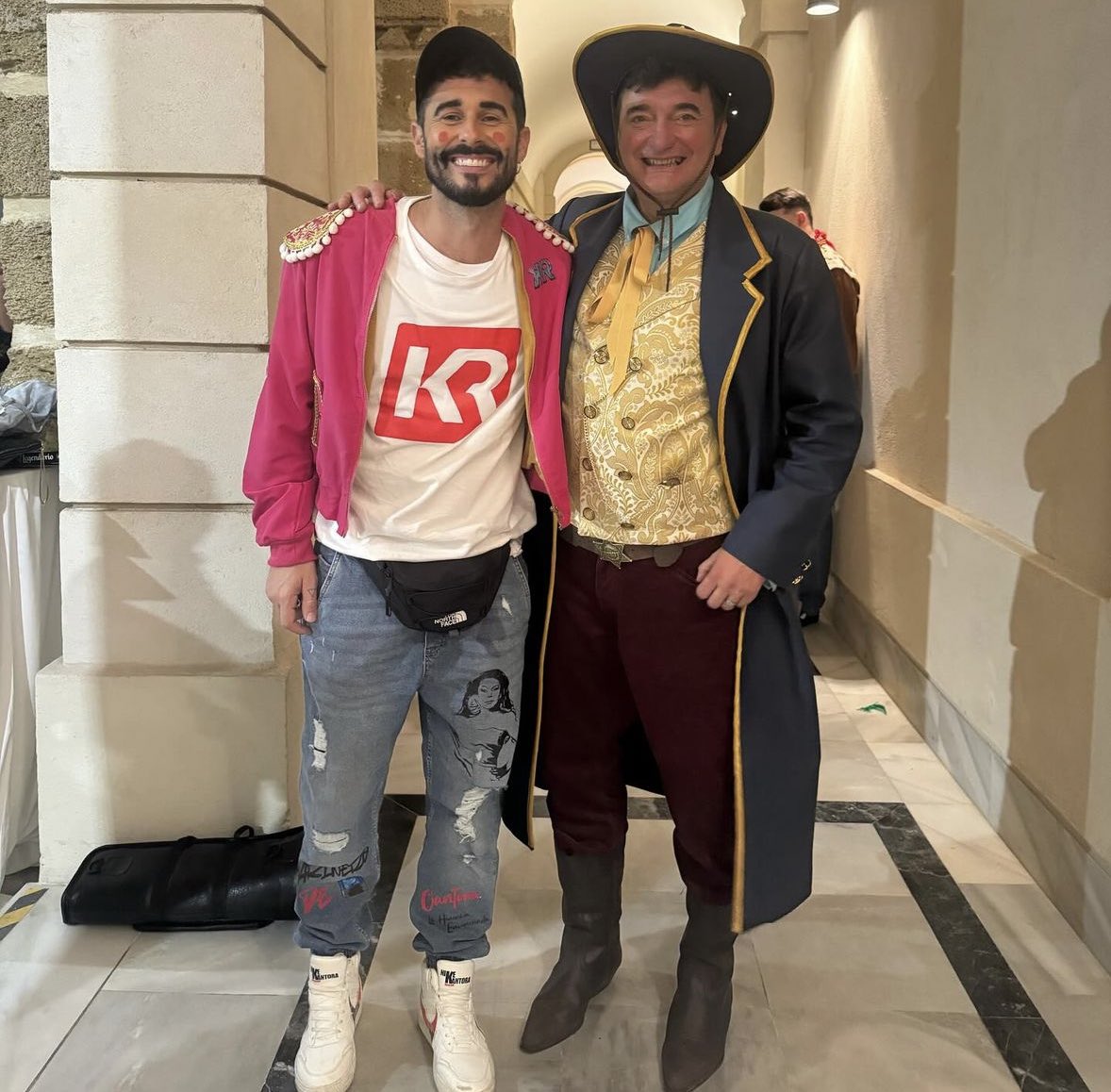 Enhorabuena Antoñito Molina👏🏼👏🏼👏🏼
Te deseamos lo mejor. El relevo de nuestro pregonero tenía que ser alguien que amara a esta tierra tanto como tú. 

Aquí está la chirigota del Sheriff para lo que haga falta. 

Nos alegramos muchísimo, amigo. 🫶🏼❤️⭐️

#pregonero2025