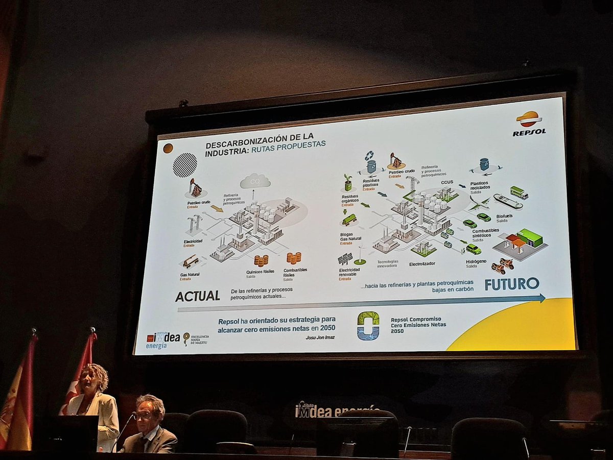 MayIngeniera's tweet photo. Mi compañera Estíbaliz Castillo, de #RepsolTechLab hablando de cómo la industria, y concretamente @Repsol afrontan el reto de la #TransformaciónIndustrial a través de la #EconomíaCircular para la #ValorizacióndeResiduos, dentro del marco de la jornada que organiza @IMDEA_Energia https://t.co/e0pN7DoIWg