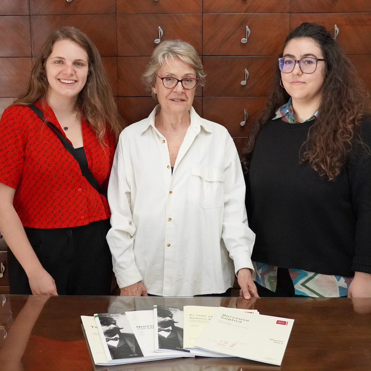 Editorial de Música Boileau (@boileaumusic) on Twitter photo 🎻🎹 @izziebi and <a href="/llumcolomerbau/">Llum Colomer</a> , winners of the "Prize Editorial Boileau for Catalan music" in the Antoni Besses Contest, have visited us and collected their award... in scores! 🎻🎹 @izziebi and <a href="/llumcolomerbau/">Llum Colomer</a> , winners of the "Prize Editorial Boileau for Catalan music" in the Antoni Besses Contest, have visited us and collected their award... in scores!