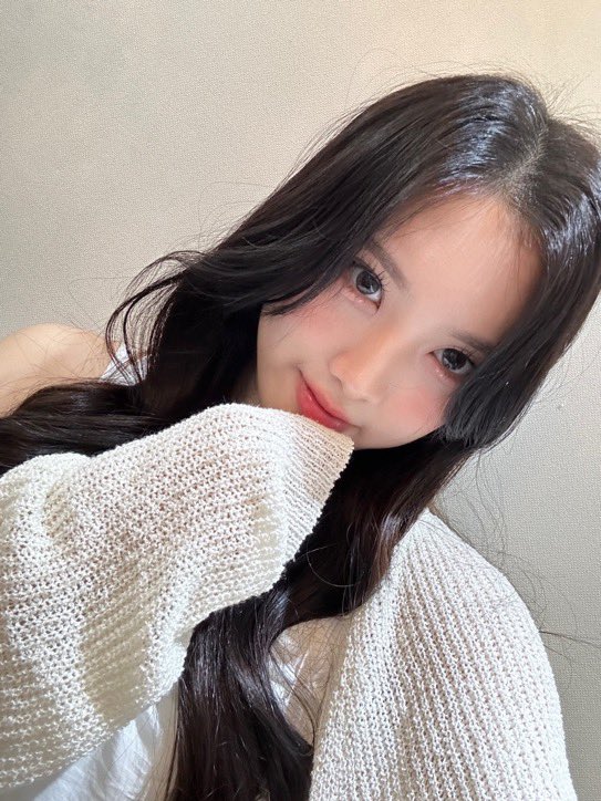 sullinfeed's tweet photo. oh she’s so…

#S22 #설린 #Sullin #tripleS #트리플에스 #��リプルS https://t.co/rGzcUq77Pi