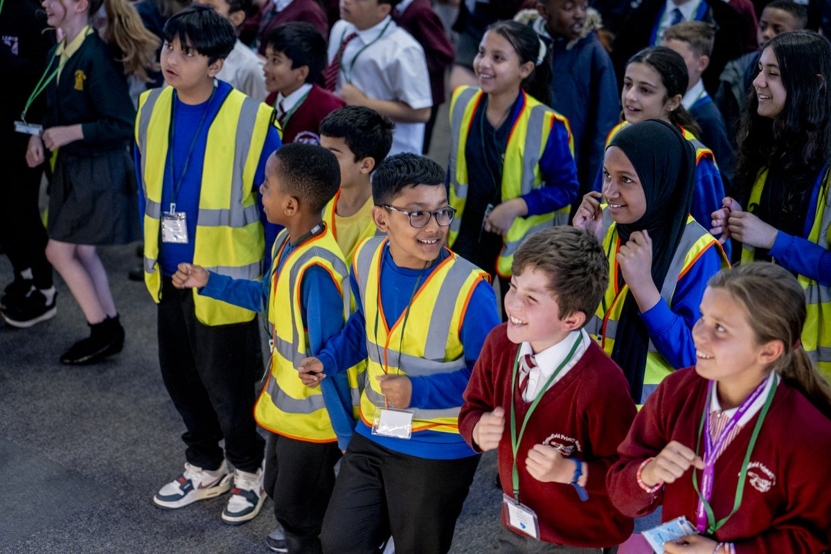 GreatSciShare's tweet image. What a day yesterday! A HUGE thank you to all the pupils and teachers who joined us @SalfordUni for sharing insightful questions and interactive investigations that got the room buzzing with scientific enquiry! #GSSfS2024

@OfficialUoM @UNESCOUK @BASF_UK @SiemensUKNews @CcComino