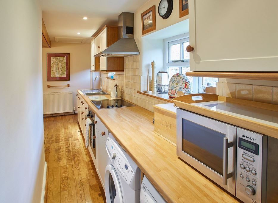 aroundaboutbrit's tweet photo. 🏡 Welcome to Greengate, a charming and spacious detached cottage in the heart of Hutton-le-Hole, just 3 miles from Kirkbymoorside.

🏡 Self Catering
https://t.co/dDzIp2WM9L

#NorthYorkshireRetreat #HuttonleHole #FamilyGetaway #SelfCatering #CottageLife #EscapeToTheCountryside https://t.co/jzPSQYTbvY
