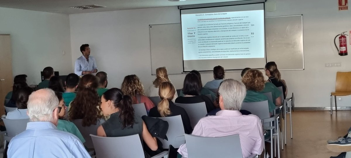 AnestesiaHUSC's tweet photo. Gracias al Dr. Juan Ricardo Caro del @AnestesiaHurs por haber compartido con nosotros su experiencia con el uso de la vasopresina en una sesión clínica que ha batido récord de asistencia. https://t.co/u0xZgnAhik