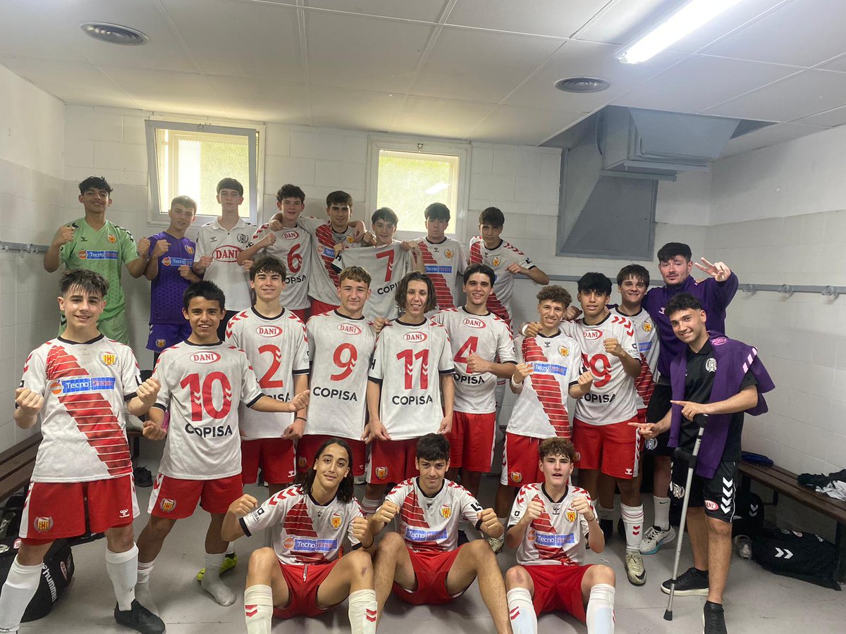 CELHFutbolBase's tweet photo. [MARCADOR CADET]

🏆 Torneig Barcelonès | J5
✅️ CG 10-0 @arrabalcd
⚽️⚽️⚽️⚽️ Bryan 
⚽️⚽️ Adri Murcia 
⚽️⚽️ Robleda
⚽️ Leo
⚽️ Pablo

🏆🏆L'equip de @Pablo95451, campió d'aquest torneig! També ha guanyat la lliga, ascendint a 1a Divisió!

#SomhiHospi #SomFutur⚪️❤️ https://t.co/KYmKEoRgBg