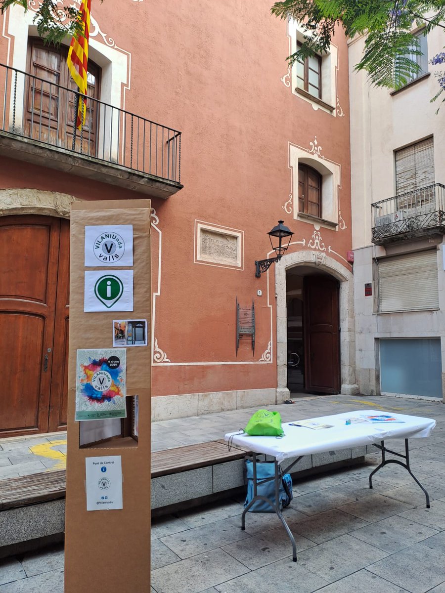 CRP_AltCamp's tweet photo. #Vilaniuada24  Avui s’ha celebrat a Valls la 7a edició de la Vilaniuada amb la participació de 350 alumnes de Valls i de la comarca de l’Alt Camp.  Amb el suport de la Regidoria d'Educació i Pla Educatiu d'Entorn de @VallsAjuntament . https://t.co/krrwxBKqOS