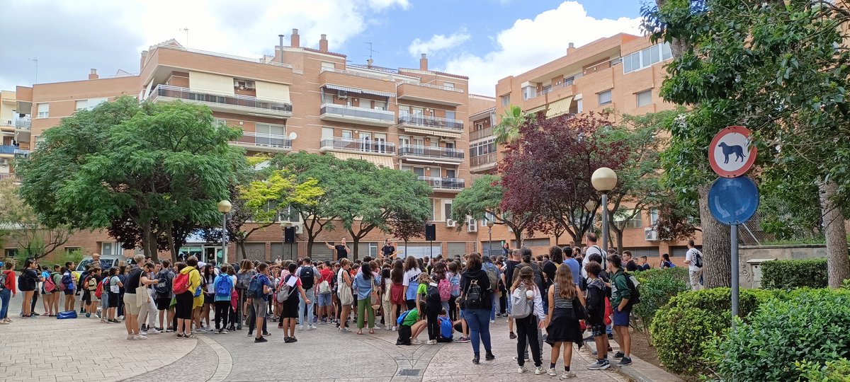 CRP_AltCamp's tweet photo. #Vilaniuada24  Avui s’ha celebrat a Valls la 7a edició de la Vilaniuada amb la participació de 350 alumnes de Valls i de la comarca de l’Alt Camp.  Amb el suport de la Regidoria d'Educació i Pla Educatiu d'Entorn de @VallsAjuntament . https://t.co/krrwxBKqOS
