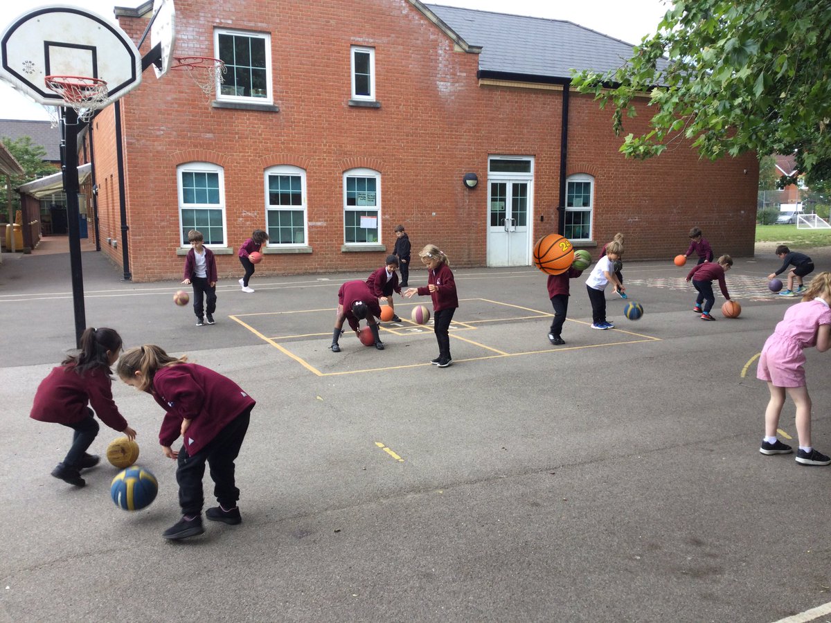 ThamesideSch's tweet photo. Practising a different kind of dribbling to last term! Year 1 are learning basketball skills this term #hawkstps https://t.co/mqlytj0OgN