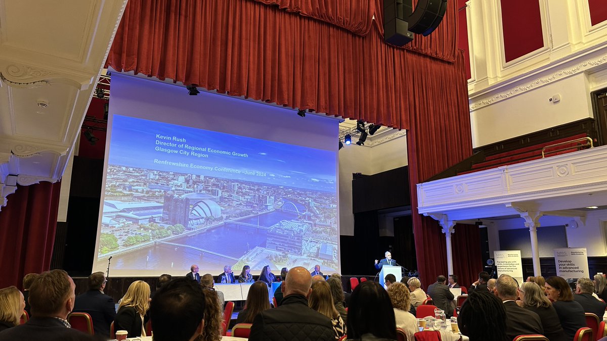 UWS_CPD's tweet image. We&apos;re representing @UniWestScotland at the Renfrewshire Economy Partnership Conference at Paisley Town Hall today! 👋🏽

Some great discussions in this morning&apos;s panel session - looking forward to the networking session this afternoon 😃

#SupportingLocalBusiness #Renfrewshire