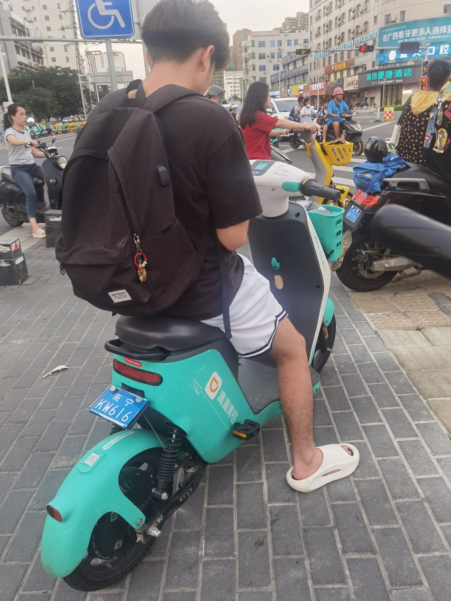小乌云 tweet media