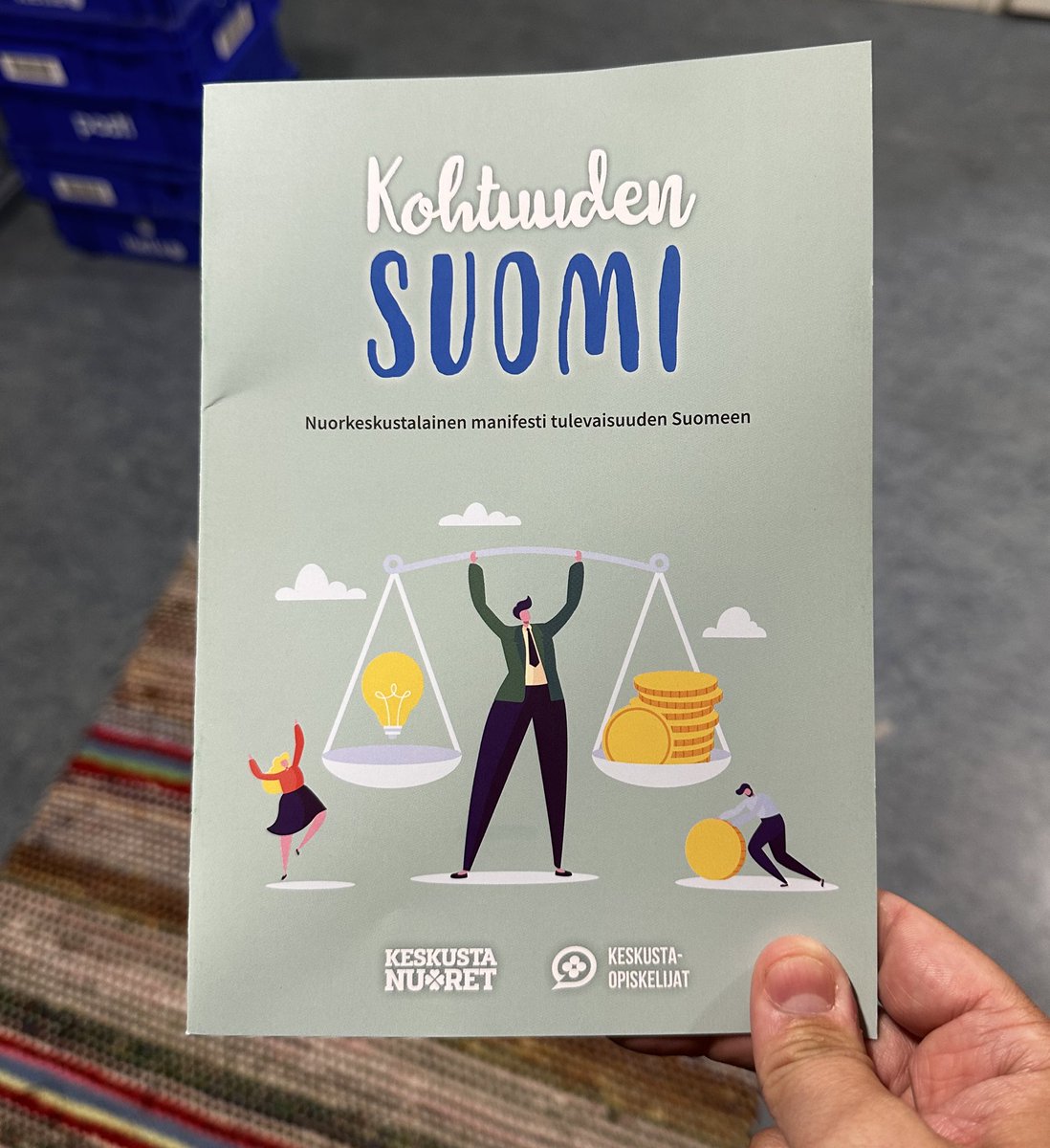 Kriisien ajassa politiikasta on imetty ulos kyky visioida ja raivata tietä kohti jotakin, mistä haaveilla.

Me <a href="/Keskustanuoret/">Keskustanuoret</a> ja <a href="/KOLry/">Keskustaopiskelijat</a> tahdomme luoda polkua parempaan ja kokosimme alkuvuoden aikana tarinan Kohtuuden Suomesta.

Huomenna on vihdoin julkaisemisen aika!