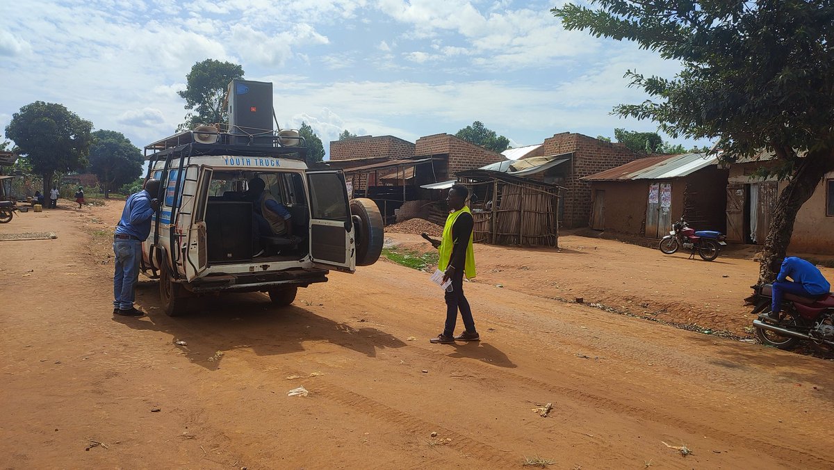 YouthTruck's tweet photo. Today, the @YouthTruck is traversing Banda Sub-county in #Mityana District creating awareness about the #FlyingNurses bringing #youthfriendly #familyplanning services at an affordable price to the youth in far to reach communities. #SRHR #Youthfriendly #affordable https://t.co/JSZWNP1FA6