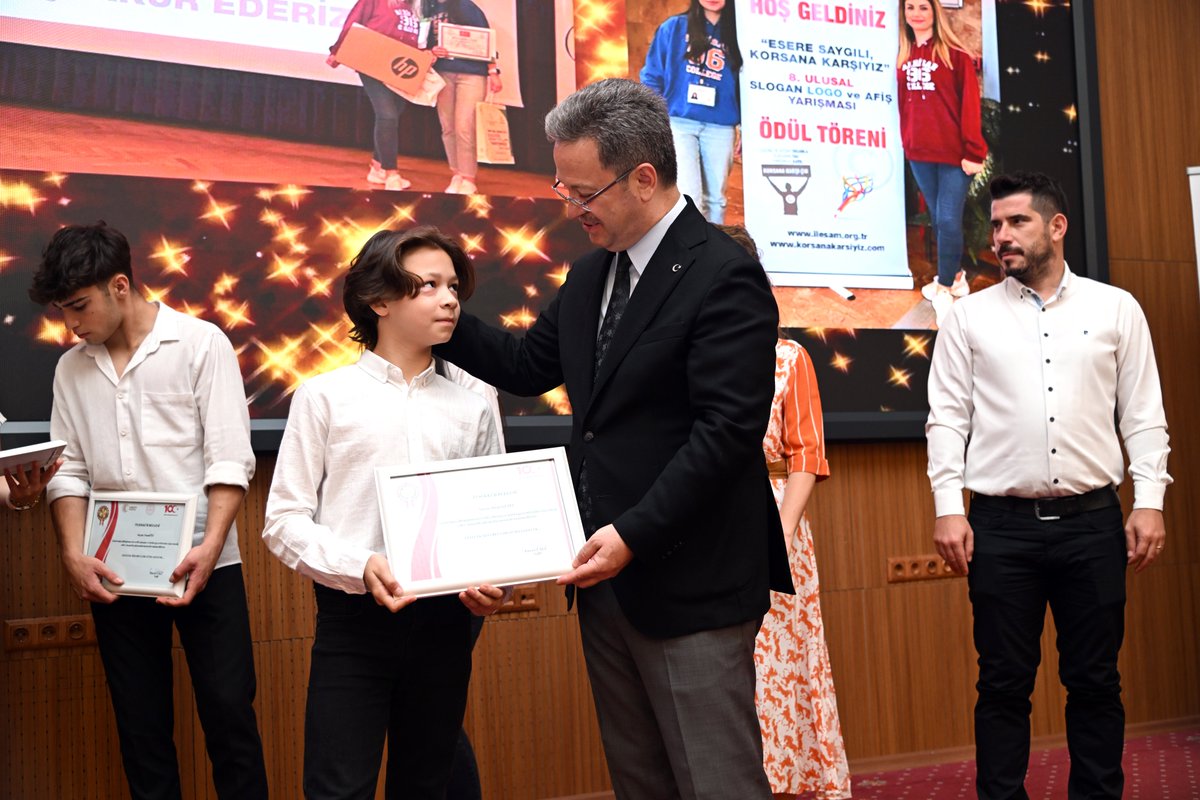 valiunlu's tweet photo. Onlar, Türkiye Cumhuriyeti’nin parlak geleceği🇹🇷

Hedeflerimize koşar adım ilerlediğimiz Türkiye Yüzyılında, ulusal ve uluslararası yarışmalarda önemli başarılara imza atan öğrencilerimizi kutluyorum.

Onlarla, gurur duyuyorum!

📍'Manisa'nın İncileri Türkiye'nin Birincileri' https://t.co/1PVsCVMBm0