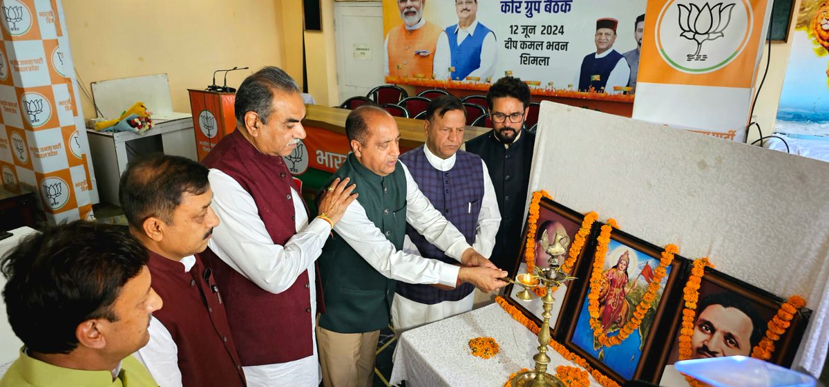SanjayTandonBJP's tweet photo. आज हिमाचल प्रदेश के शिमला पार्टी कार्यालय में प्रदेश अध्यक्ष डॉ @rajeevbindal जी की अध्यक्षता में आयोजित प्रदेश कोर ग्रुप बैठक में हिस्सा लिया, इस दौरान लोकसभा चुनाव में हिमाचल से जीत का चौका लगाने पर सभी कार्यकर्ताओं और सांसदों को बधाई एवं शुभकामनाएं सांझा करते हुए मोदी जी के तीसरी बार लगातार  प्रधानमंत्री बनने पर भी सभी को शुभकामनाएं सांझा की और प्रदेश में तीन सीटों पर होने वाले उप-चुनाव के विषय पर विस्तारपूर्वक चर्चा की, इस दौरान नेता प्रतिपक्ष व पूर्व मुख्यमंत्री @jairamthakurbjp जी, सांसद @ianuragthakur जी, बिहारी लाल शर्मा, सिकंदर कुमार, @RakeshjamwalBJP, @iSureshBjp जी, @Vipinparmarbjp, @satpalsattibjp, @JamwalTrilok और @TrilokKapoorOfc उपस्थित रहे। 

@saudansinghbjp @blsanthosh @JPNadda