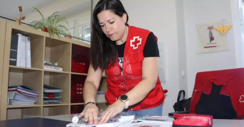 CruzRojaEsp's tweet photo. 🗞️ @opiniondezamora

¿Por qué debes tener un botiquín de urgencia en casa? Ofrecemos talleres donde contamos cuáles son los útiles adecuados para hacer una cura sencilla.
