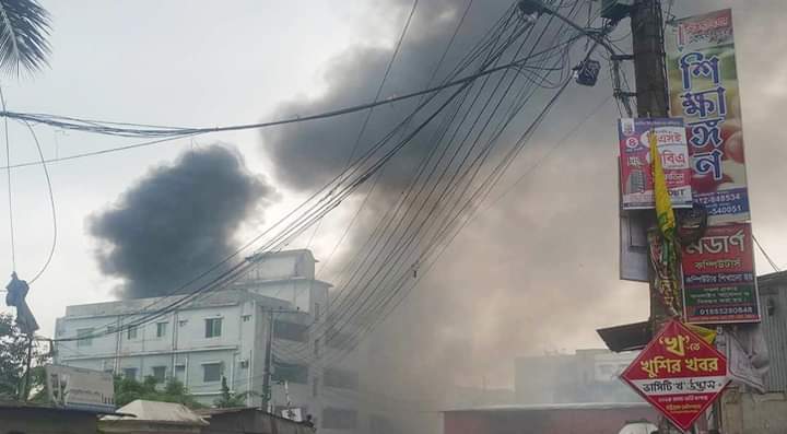 চট্টগ্রামে ঝুটের গুদামে আগুন, নিয়ন্ত্রণে ফায়ার সার্ভিসের ৬ ইউনিট