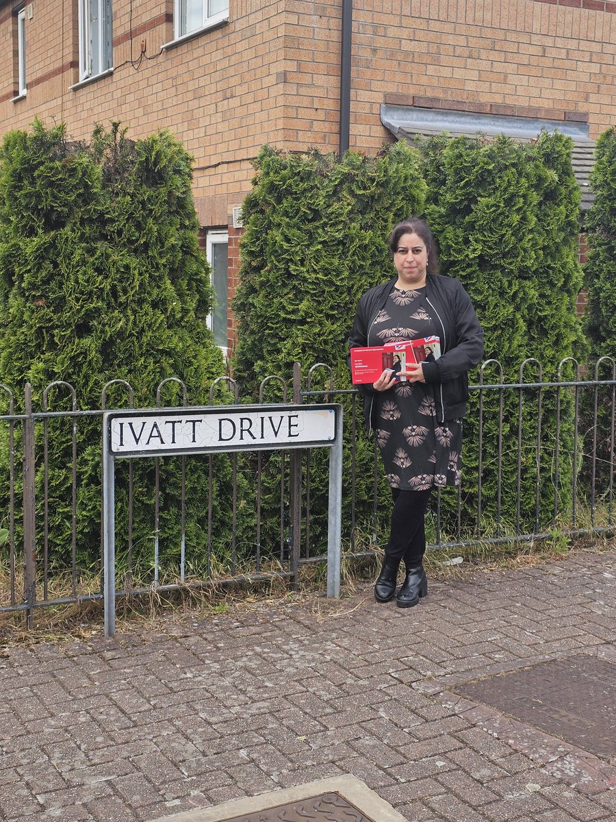Nazkk's tweet photo. Been busy leafleting all morning speaking to voters in Nottingham. People are so ready for a change. @UKLabour #change vote for that change on 4th July. 
Vote Labour 🌹 https://t.co/WNu9o2YVL7