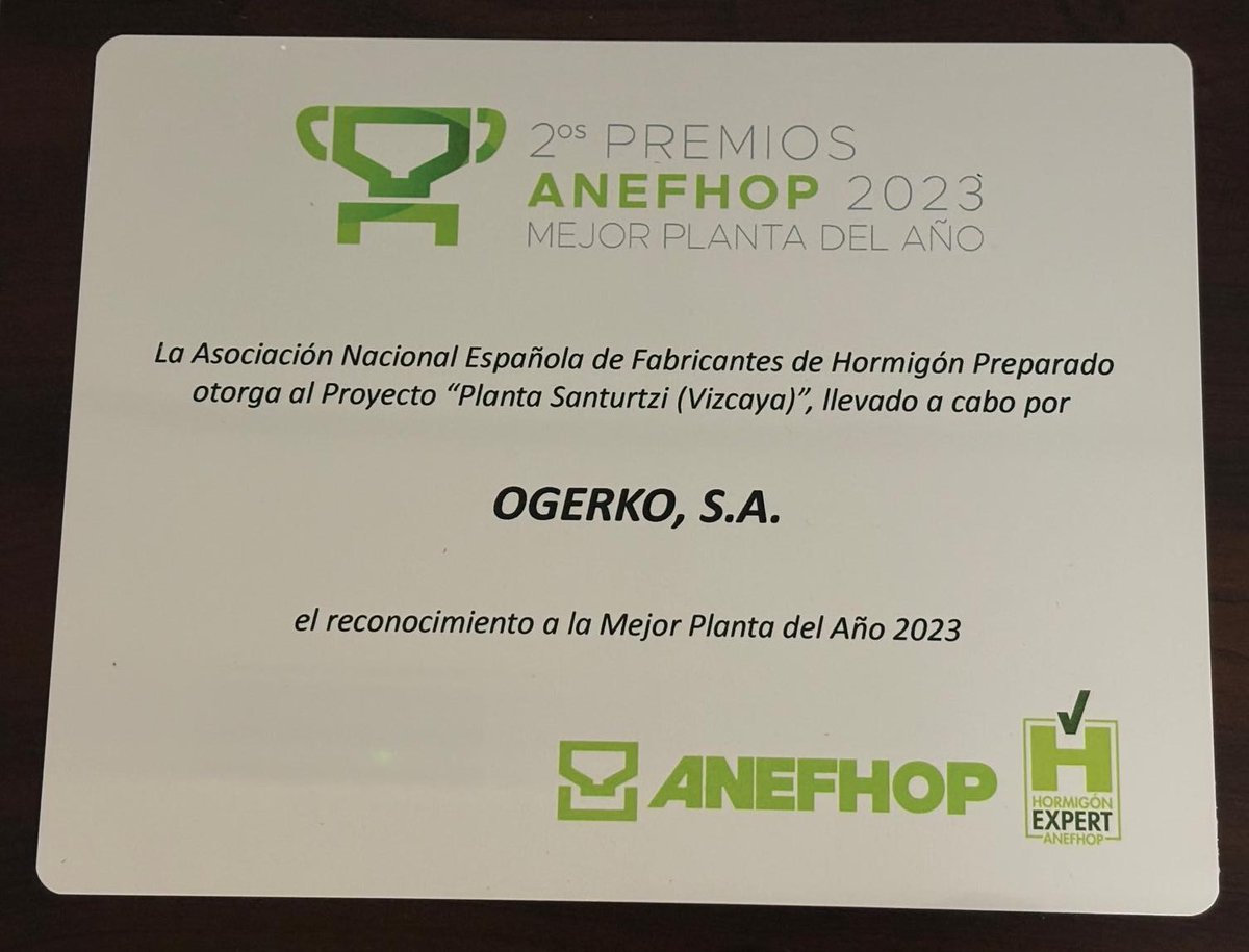 ogerco_sa's tweet photo. @anefhop distingue a @ogerco_sa como la #mejor_planta del año 2023 en el primer Congreso del hormigon celebrado en Zaragoza https://t.co/PQ47BBs1Cu