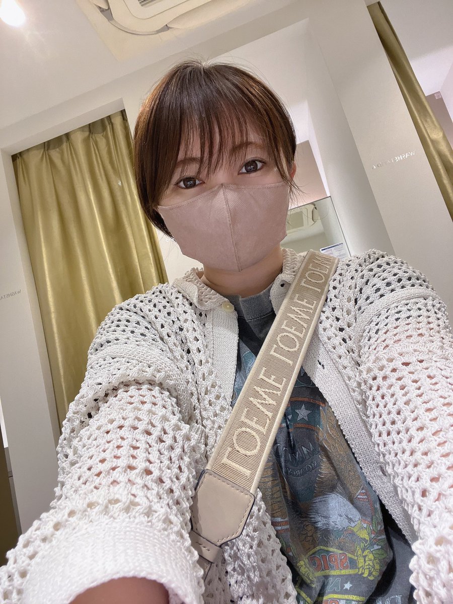 ayaneko_san's tweet photo. 今月も銀座美容外科クリニックまでルメッカやりに🫰🏻3回目！

濃いシミがないのでポロッと黒くなって取れる事は私はなかったのだけどトーンアップは凄く感じられて、色ムラもよくなってきた〜！ 

少ない照射回数でも効果実感が高い施術だなと思う🙆🏻‍♀️

私の紹介だと20%オフなるので気になる方はぜひ👍🏻 https://t.co/4atLCQe2jV